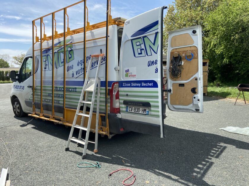 fourgon de travaux d'un artisan