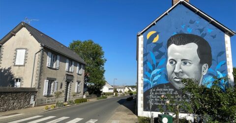 Pignon de maison de bourg avec fresque représentant le poète René Guy cadou