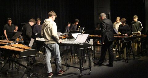 classe de percussion sur scène