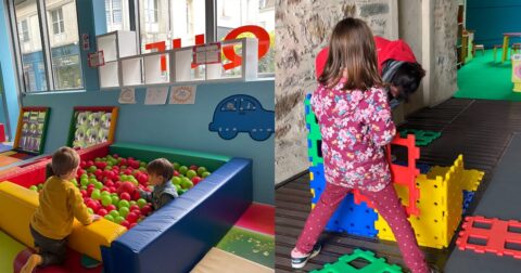 jeunes enfants jouant dans une piscine à balles et une autre construisant une cabane avec des blocs encastrables colorés