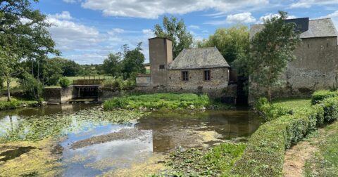 Vue du Moulin du Pont Godalin sous le soleil