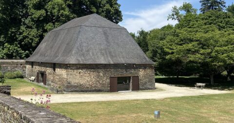 Ancienne halle à charbon du site des forges de Moidson-la-Rivière