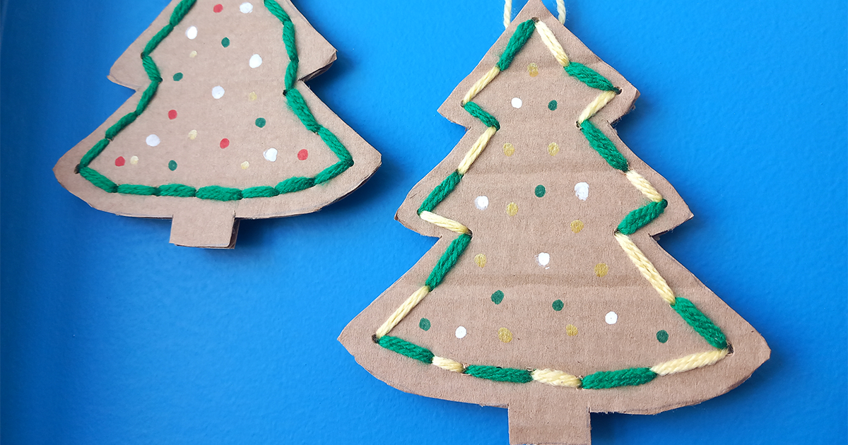 sapins en carton avec fil de laine pour tracer les contours