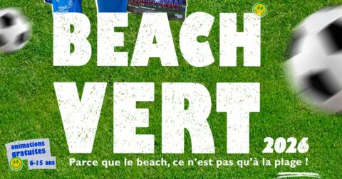 "Beach vert" écrit en blanc sur un fond terrain de foot