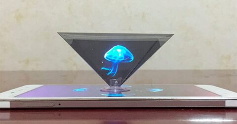 hologramme sortant d'une tablette numérique