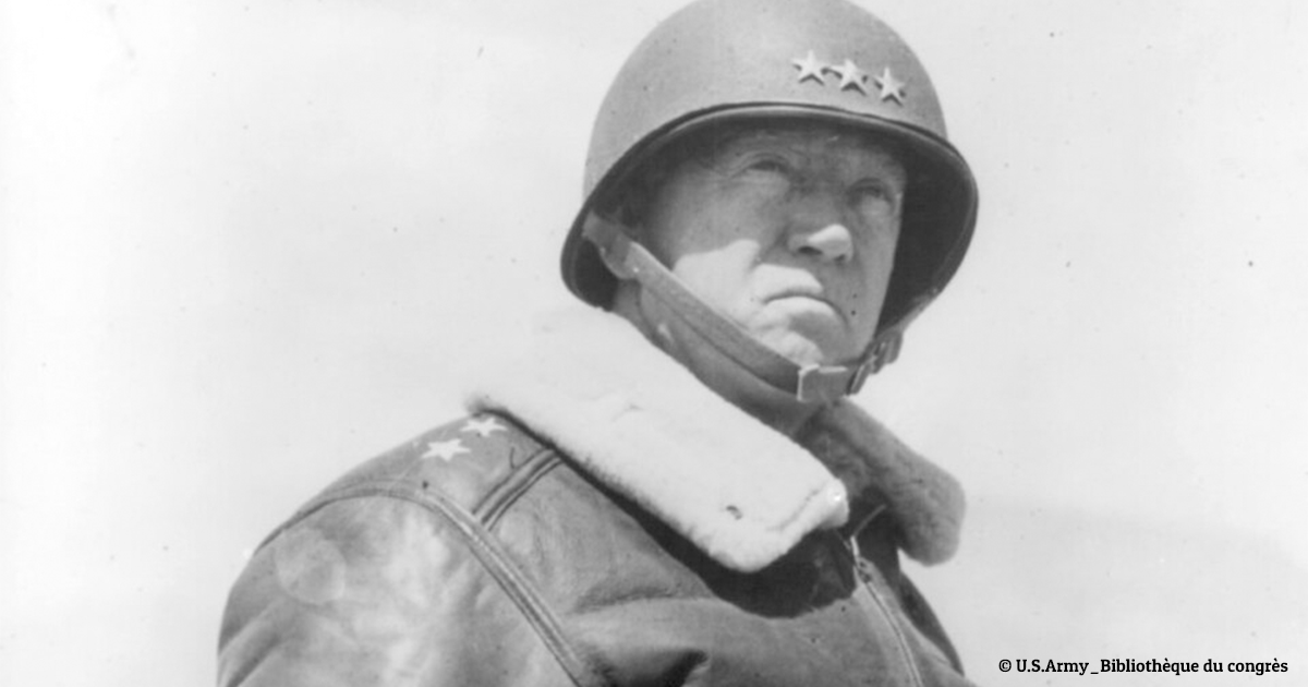 Photographie en noir et blanc du général Patton