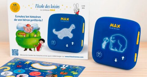 boîte à histoires bleue avec plateau de jeu