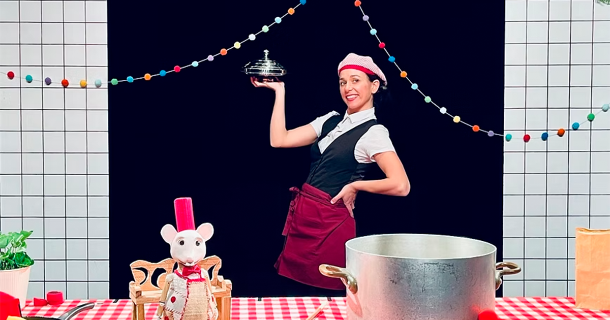 comédienne déguisée en cuisinière
